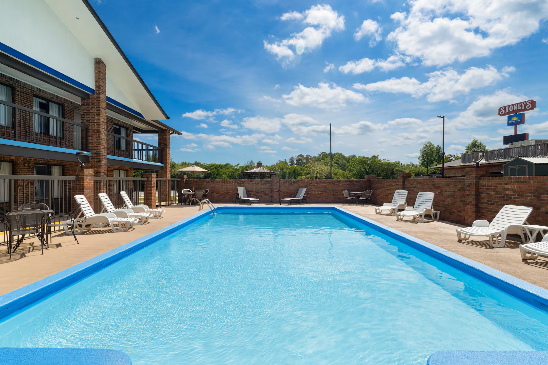 Days Inn Outdoor Pool